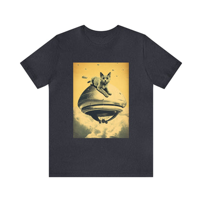 Funny Spaceship Cat UFO Shirts Retro Vintage Graphic Weird Cool Gift Galaxy Cat Unisex T-Shirt UAP tshirt Unique Flying Saucer Cat Lover Tee